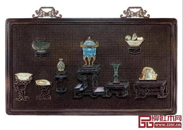 清乾隆紫檀萬壽錦地嵌百寶大掛屏 141×79.5厘米 成交價:人民幣1035萬元 清乾隆紫檀萬壽錦地嵌百寶大掛屏 141×79.5厘米 成交價:人民幣1035萬元