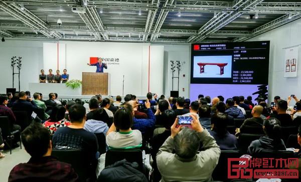 《清雋明朗—明清古典家具精品》專場現(xiàn)場 《清雋明朗—明清古典家具精品》專場現(xiàn)場