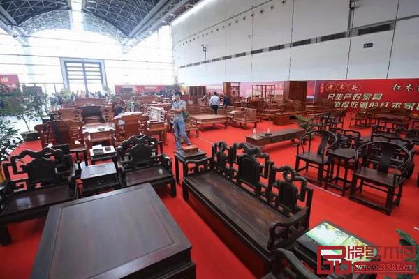 紅木家具亮相中國-東盟博覽會林產(chǎn)品與木制品展 紅木家具亮相中國-東盟博覽會林產(chǎn)品與木制品展