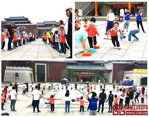 家長與孩子進(jìn)行拓展游戲 家長與孩子進(jìn)行拓展游戲