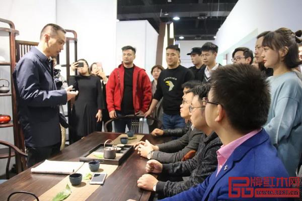 東陽市人民政府副市長蔣震雷指導(dǎo)“紅創(chuàng)二代”工作 東陽市人民政府副市長蔣震雷指導(dǎo)“紅創(chuàng)二代”工作