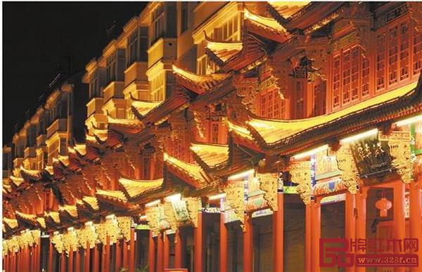 花園村紅木文化長(zhǎng)廊成為一道亮麗的風(fēng)景線(xiàn) 花園村紅木文化長(zhǎng)廊成為一道亮麗的風(fēng)景線(xiàn)