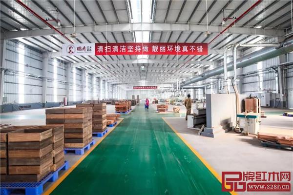 國(guó)壽紅木湖北工廠內(nèi)景整潔敞亮