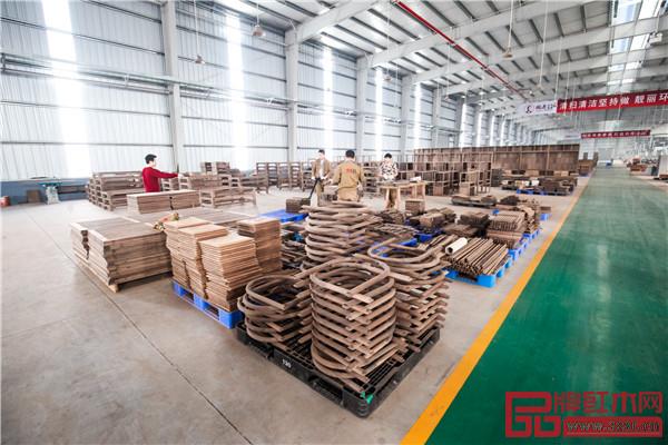 國(guó)壽紅木湖北工廠內(nèi)景整潔敞亮