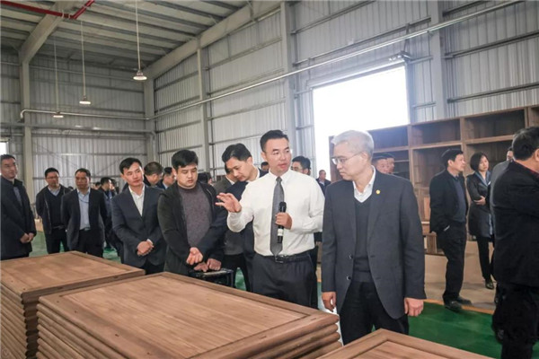 荊州市委書記、監(jiān)利縣委書記蒞臨國壽紅木湖北工廠調(diào)研