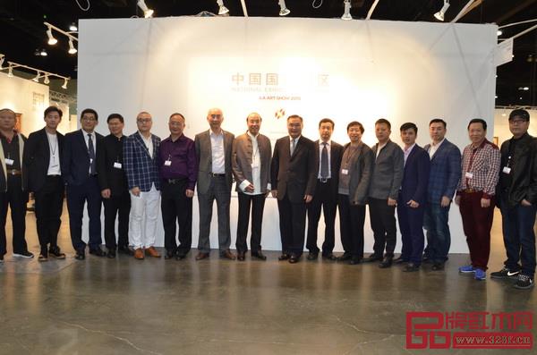 “中國(guó)藝術(shù)紅木軍團(tuán)”攜帶大師經(jīng)典之作亮相美國(guó)洛杉磯國(guó)際藝術(shù)博覽會(huì)中國(guó)國(guó)家展