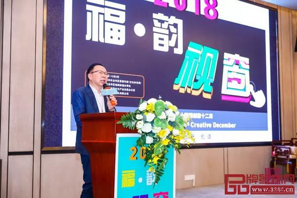 香港家協(xié)會長張呈峰上臺發(fā)言 香港家協(xié)會長張呈峰上臺發(fā)言