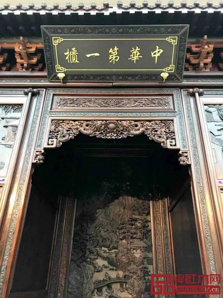 《中華耕織世紀大柜》正面中心位置 《中華耕織世紀大柜》正面中心位置