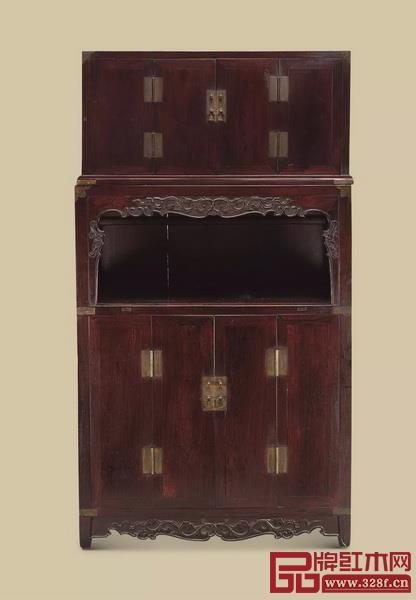 橫濱國際2018秋季拍賣會“漆器甄藏、古典家具、文房雅玩專場”拍品清代黃花梨花卉紋櫥柜 橫濱國際2018秋季拍賣會“漆器甄藏、古典家具、文房雅玩專場”拍品清代黃花梨花卉紋櫥柜