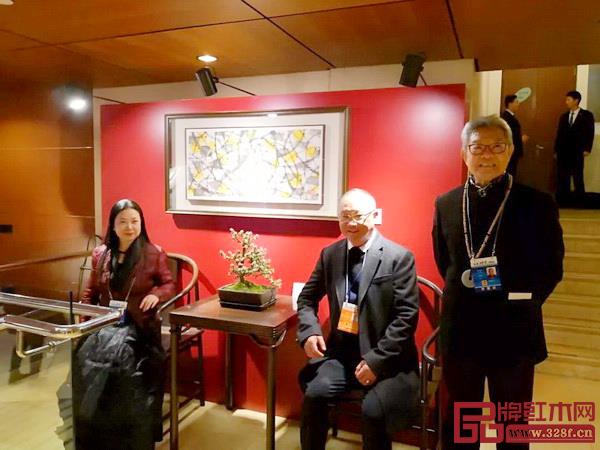 魯班木藝展出的明式家具精品，受到參會藝術(shù)家的高度贊賞