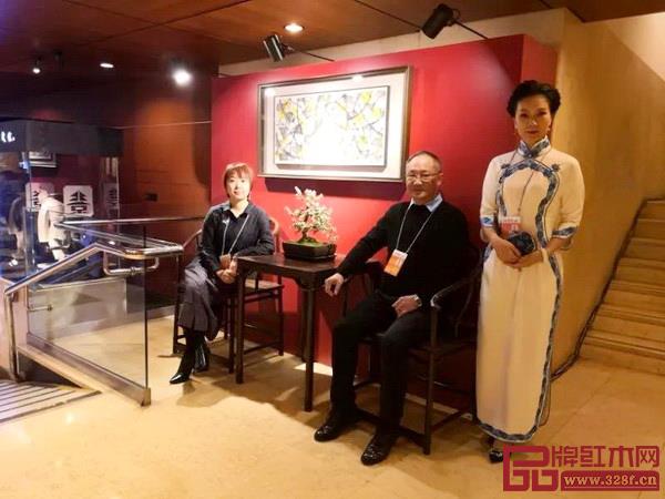魯班木藝展出的明式家具精品，受到參會藝術(shù)家的高度贊賞