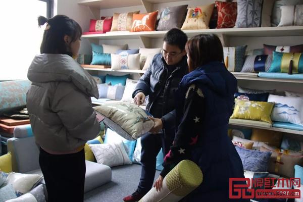 秀飾坊——專業(yè)制作紅木家具軟裝企業(yè)