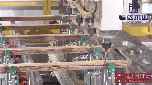 恒達木業(yè)：機械化生產(chǎn)