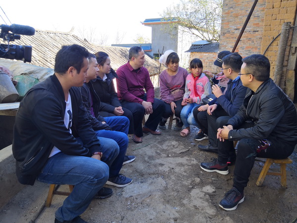  東成文宋“暖冬”愛心公益團為貧困家庭帶去溫暖與關(guān)愛