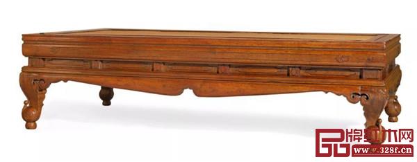 明晚期黃花梨高束腰三彎腿榻 199×98.5×53厘米 成交價(jià):人民幣3105萬元 明晚期黃花梨高束腰三彎腿榻 199×98.5×53厘米 成交價(jià):人民幣3105萬元