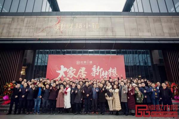  到場嘉賓集體合影留念