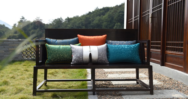 無論色彩、造型,還是工藝,秀飾坊軟裝與家具相得益彰 無論色彩、造型,還是工藝,秀飾坊軟裝與家具相得益彰