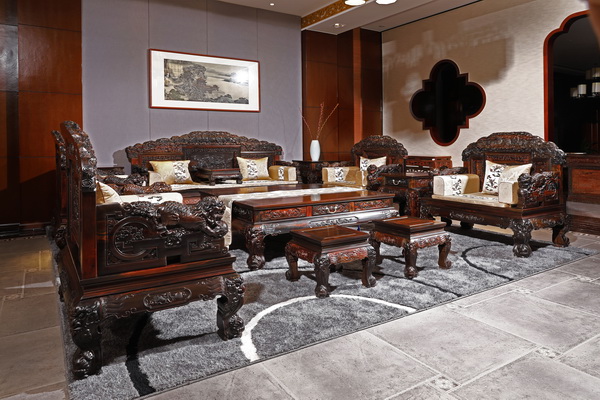 華廈·大不同精品家具——《獅子繡球沙發(fā)》 華廈·大不同精品家具——《獅子繡球沙發(fā)》