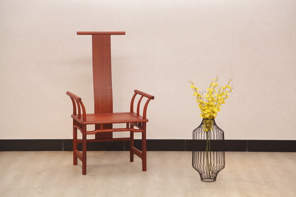 純本森活原創(chuàng)設(shè)計(jì)作品《新明椅》榮獲“首屆中國(guó)新中式紅木家具新意思設(shè)計(jì)金獎(jiǎng)”