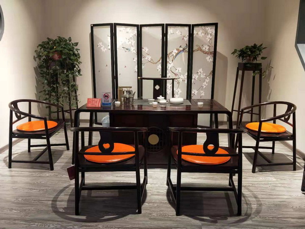 張大國獲評(píng)“杰出青年企業(yè)家”，古雨軒紅木雙喜臨門