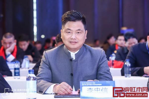 浙江省工藝美術大師、中信紅木董事長李忠信出席第九屆中國紅木家具品牌盛典 浙江省工藝美術大師、中信紅木董事長李忠信出席第九屆中國紅木家具品牌盛典