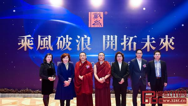 戴為紅木總裁戴愛國(右三)與嘉賓合影 戴為紅木總裁戴愛國(右三)與嘉賓合影