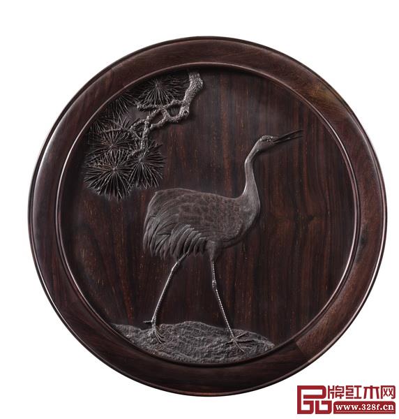 《松鶴延年茶臺(tái)·椅》靠背局部特寫 《松鶴延年茶臺(tái)·椅》靠背局部特寫