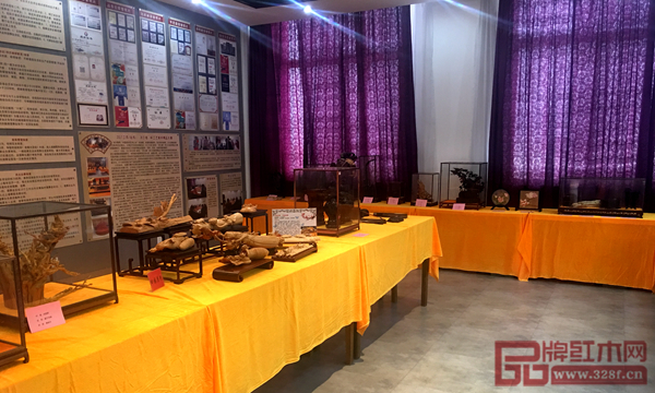 如東工藝美術(shù)文化節(jié)展出珍貴紅木家具、紅木雕刻精品、玉石珠寶、大師名人字畫等作品,并以限時、限量、零利潤的優(yōu)惠回饋消費者 如東工藝美術(shù)文化節(jié)展出珍貴紅木家具、紅木雕刻精品、玉石珠寶、大師名人字畫等作品,并以限時、限量、零利潤的優(yōu)惠回饋消費者