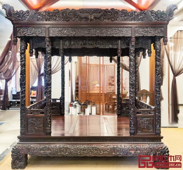 大成尚品匠心大作——《光輝中華八柱龍床》 大成尚品匠心大作——《光輝中華八柱龍床》