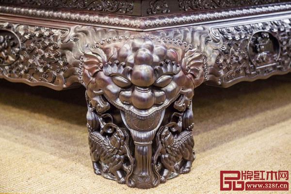 大成尚品《光輝中華八柱龍床》腿足特寫 大成尚品《光輝中華八柱龍床》腿足特寫