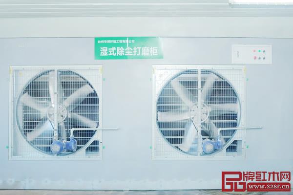 東陽盧家藝林生產(chǎn)車間里的濕式除塵打磨柜 東陽盧家藝林生產(chǎn)車間里的濕式除塵打磨柜