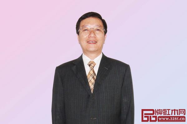 全聯(lián)藝術(shù)紅木家具專業(yè)委員會專家顧問、深圳大學(xué)家具設(shè)計研究所所長唐開軍 全聯(lián)藝術(shù)紅木家具專業(yè)委員會專家顧問、深圳大學(xué)家具設(shè)計研究所所長唐開軍