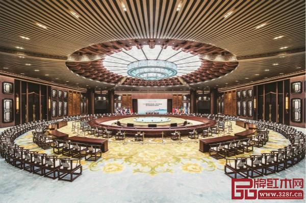 紅木家具出現(xiàn)在各大國際外交場合上 紅木家具出現(xiàn)在各大國際外交場合上