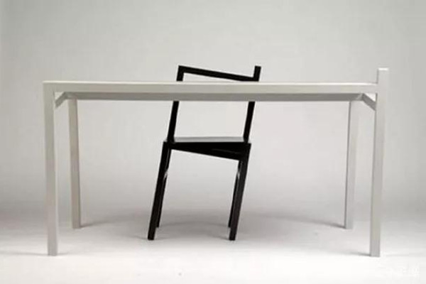 又出“怪”家具 歪的椅子你敢坐？-《新中式家具》資訊趣聞