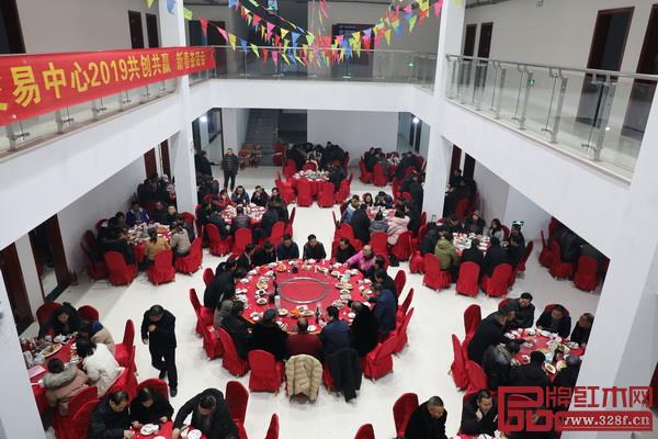 東陽(yáng)木材交易中心新春茶話會(huì)現(xiàn)場(chǎng) 東陽(yáng)木材交易中心新春茶話會(huì)現(xiàn)場(chǎng)