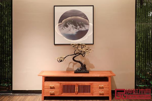 東陽市雙洋紅木家具有限公司 品牌名稱:簡(jiǎn)悟家居 主要材質(zhì):小巴花 東陽市雙洋紅木家具有限公司 品牌名稱:簡(jiǎn)悟家居 主要材質(zhì):小巴花