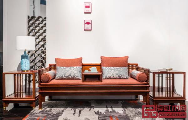 東陽市南馬盛世居紅木家具廠 品牌名稱:名作新中式家具 主要材質(zhì):刺猬紫檀 東陽市南馬盛世居紅木家具廠 品牌名稱:名作新中式家具 主要材質(zhì):刺猬紫檀