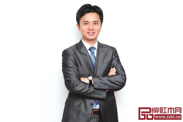 全聯(lián)民間文物藝術(shù)品商會(huì)副會(huì)長、全聯(lián)藝術(shù)紅木家具專業(yè)委員會(huì)執(zhí)行會(huì)長、中山大涌青年企業(yè)家協(xié)會(huì)常務(wù)副會(huì)長、中國新中式紅木家具展策展人、中國紅木家具品牌盛典策展人、弘木傳媒CEO林偉華 全聯(lián)民間文物藝術(shù)品商會(huì)副會(huì)長、全聯(lián)藝術(shù)紅木家具專業(yè)委員會(huì)執(zhí)行會(huì)長、中山大涌青年企業(yè)家協(xié)會(huì)常務(wù)副會(huì)長、中國新中式紅木家具展策展人、中國紅木家具品牌盛典策展人、弘木傳媒CEO林偉華