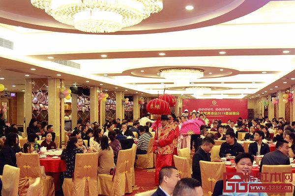 五華紅木家具協(xié)會春茗晚會現(xiàn)場? 五華紅木家具協(xié)會春茗晚會現(xiàn)場?