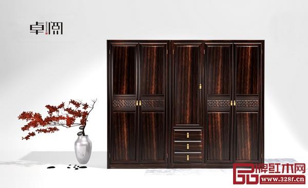 卓閱用闊葉黃檀打造高端大氣的深色名貴硬木家具 卓閱用闊葉黃檀打造高端大氣的深色名貴硬木家具