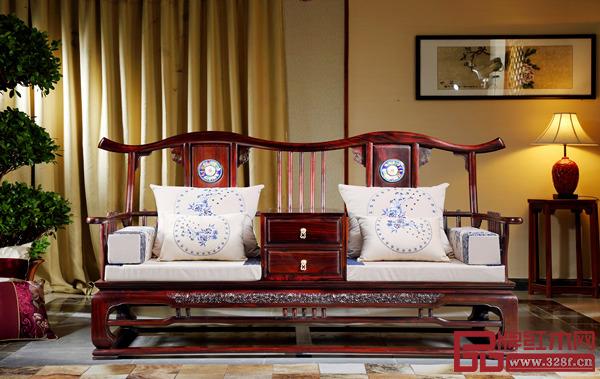 紅寶軒景泰風(fēng)韻系列沙發(fā)(紅寶軒供圖) 紅寶軒景泰風(fēng)韻系列沙發(fā)(紅寶軒供圖)