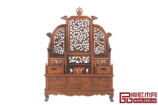 清早期黃花梨麒麟送子紋鏡臺,長63.3厘米、寬37.2厘米、高91.2厘米(佳士得紐約有限公司,1996年9月) 清早期黃花梨麒麟送子紋鏡臺,長63.3厘米、寬37.2厘米、高91.2厘米(佳士得紐約有限公司,1996年9月)