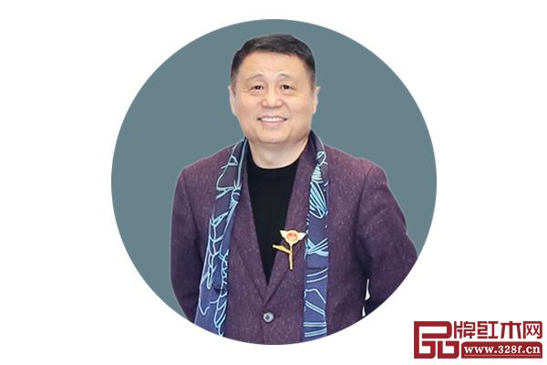 全聯(lián)藝術(shù)紅木家具專業(yè)委員會專家顧問、明清家具研究學(xué)者張輝 全聯(lián)藝術(shù)紅木家具專業(yè)委員會專家顧問、明清家具研究學(xué)者張輝