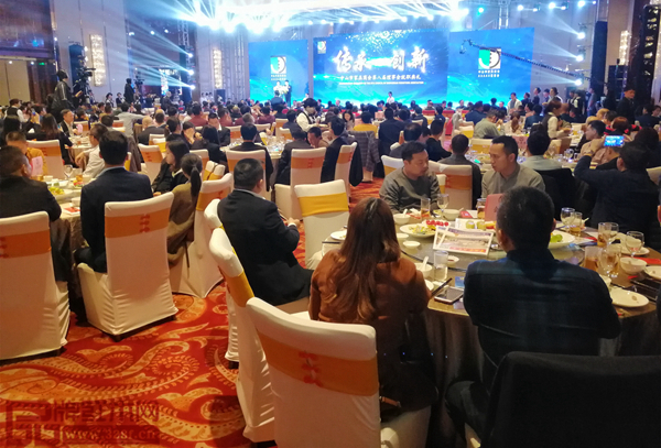 中山市家具商會第八屆理事會就職典禮暨新春聯(lián)歡晚會現(xiàn)場高朋滿座 中山市家具商會第八屆理事會就職典禮暨新春聯(lián)歡晚會現(xiàn)場高朋滿座