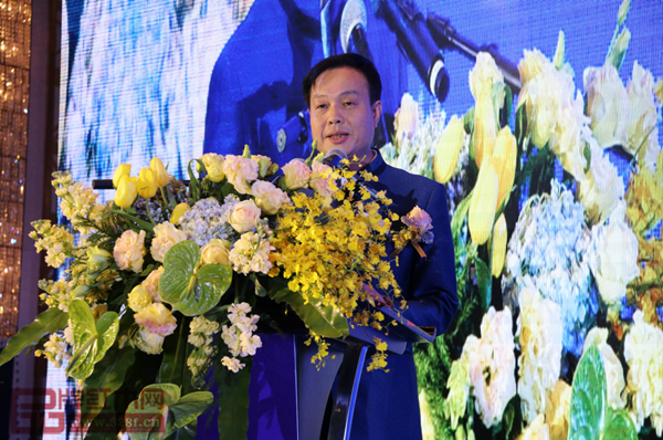 中山市家具商會第八屆理事會會長李劍文發(fā)表就職演講 中山市家具商會第八屆理事會會長李劍文發(fā)表就職演講