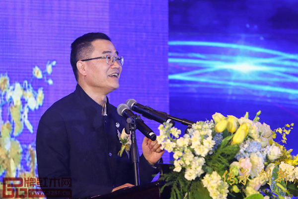 廣東省家具協(xié)會會長王克發(fā)表致辭 廣東省家具協(xié)會會長王克發(fā)表致辭