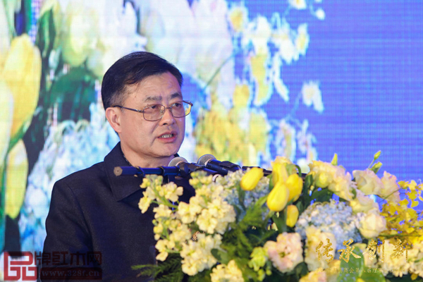 中山市委統(tǒng)戰(zhàn)部副部長、市工商聯(lián)黨組書記林春紅發(fā)表致辭 中山市委統(tǒng)戰(zhàn)部副部長、市工商聯(lián)黨組書記林春紅發(fā)表致辭