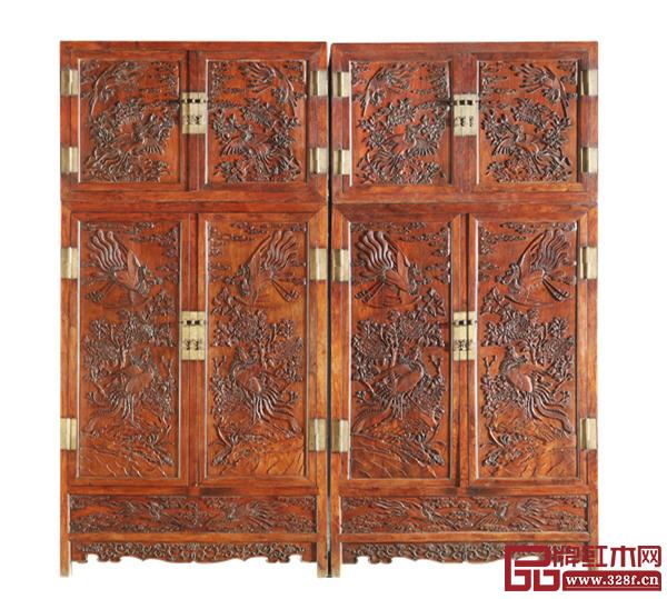 黃花梨鸞鳳紋頂箱柜長(zhǎng) 156.5厘米 寬77.5厘米 高314厘米(北京保利國(guó)際拍賣(mài)公司,2017 年秋拍) 黃花梨鸞鳳紋頂箱柜長(zhǎng) 156.5厘米 寬77.5厘米 高314厘米(北京保利國(guó)際拍賣(mài)公司,2017 年秋拍)