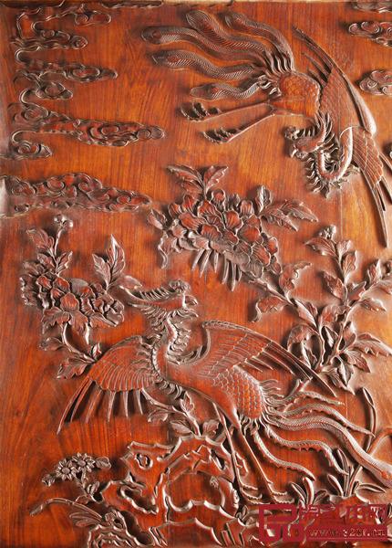 黃花梨頂箱豎柜柜門(mén)上的鸞鳳紋 黃花梨頂箱豎柜柜門(mén)上的鸞鳳紋