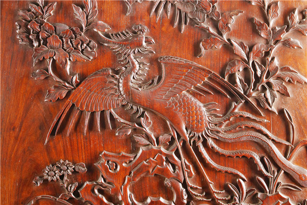 張輝：一首明式家具的贊歌——黃花梨鸞鳳紋頂箱柜賞評